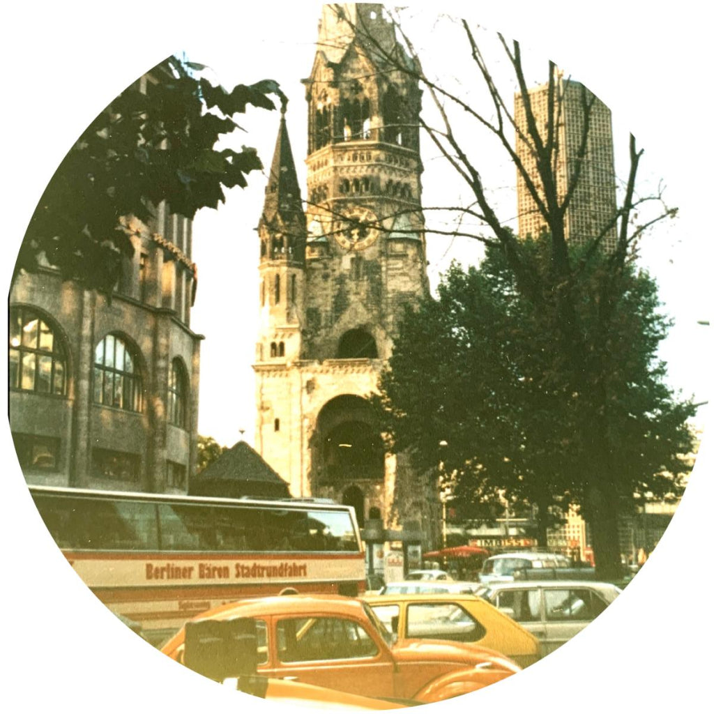 b.mod & Essentia – Amais EP 12" vinyl cover featuring innovative techno fusion with four-to-the-floor and broken beats. Available for fast shipping across Australia.